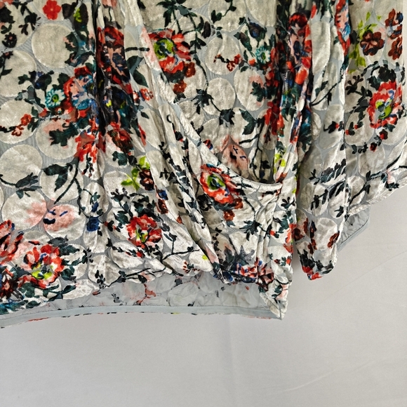 Anthropologie Maeve Umi Wrap Velvet Floral V- Neck Silk Blend Blouse Size Medium - Picture 10 of 12